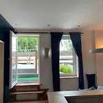 Gesamte Stilvolle Mit Terrasse בילפלד